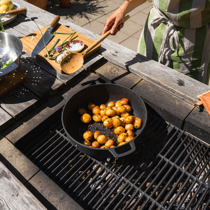 Каструля з кришкою чавунна Fiskars Norden Grill 6 л, 30 см (1066430)