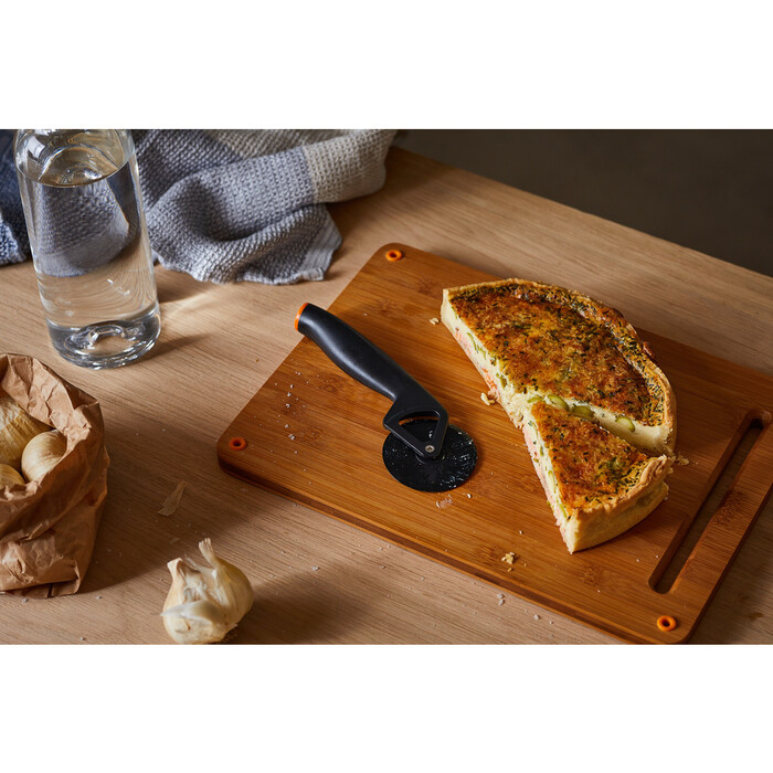 Нож для пиццы Fiskars Functional Form (1019533)