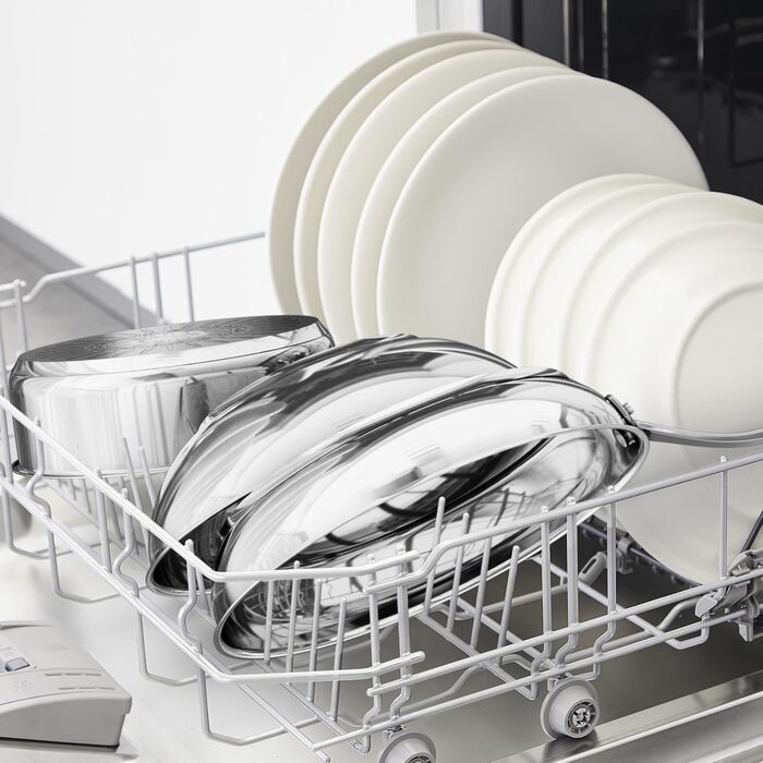 Каструля Tefal Duetto A70542 виготовлена з високоякісної нержавіючої сталі 18/10, з градуйованою кришкою, підходить для всіх типів плит, включаючи індукційні (24 см)