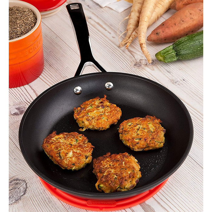 Cковорода 22 см плоска з антипригарним покриттям, чорна Le Creuset