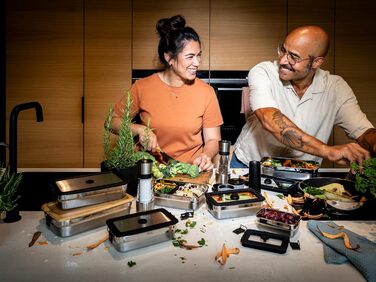 Набор из 2 шейкеров для соли и перца с силиконовым держателем FLEXX 2GO Rosle