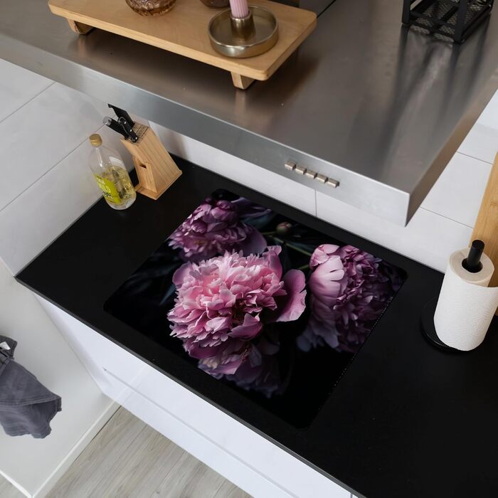 Фартух для плити, кухонний фартух, вініл, 78x52 см, декор для кухні, облицювання стіни, кришка для плити - сіро-чорна (квіти - рожеві, 52Д x 65Ш см)