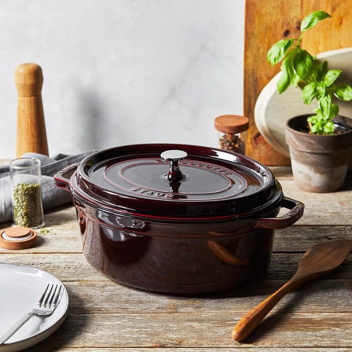 Чавунна жаровня/кокот STAUB, овал 6,7 л, (33 см, гренадин)