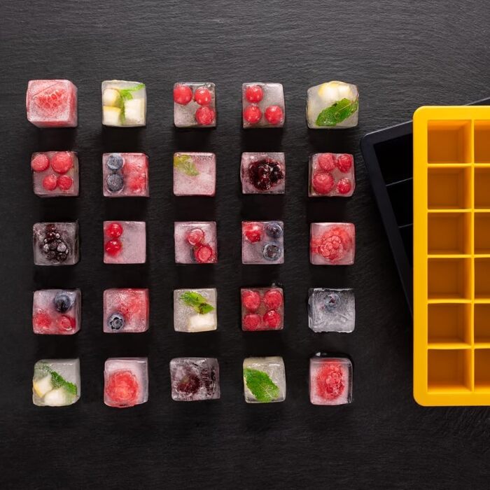 Силіконові формочки для льоду Blumtal 2x24 - Формочка для льоду - Силіконова форма для льоду діаметром 2,6 см - 2 формочки для льоду середнього розміру - Льодогенератор без BPA 2 шт. - Кубики середнього розміру (кубик M, Ultimate Grey - жовтий)