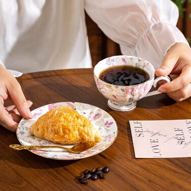 Чашка з блюдцем та квітковим візерунком 250 мл fanquare