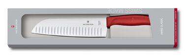 Кухонный нож Victorinox SwissClassic Santoku лезвие 17см рифленый. С июня. с ручкой в подарочной упаковке.