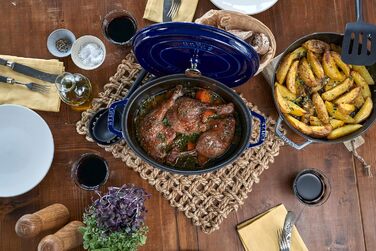 Чавунна жаровня/кокот STAUB, овальна 6,7 л, (29 см, темно-синя)