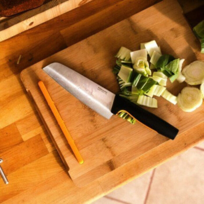Нож Santoku Fiskars Functional Form (1057536)